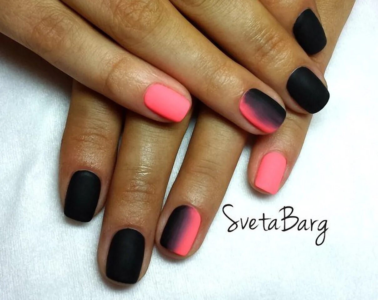 Маникюр на короткие ногти матоавц. Матовогоянцевый маникюр. Шеллак матовые. Шеллак матовые. Шеллак матовые.