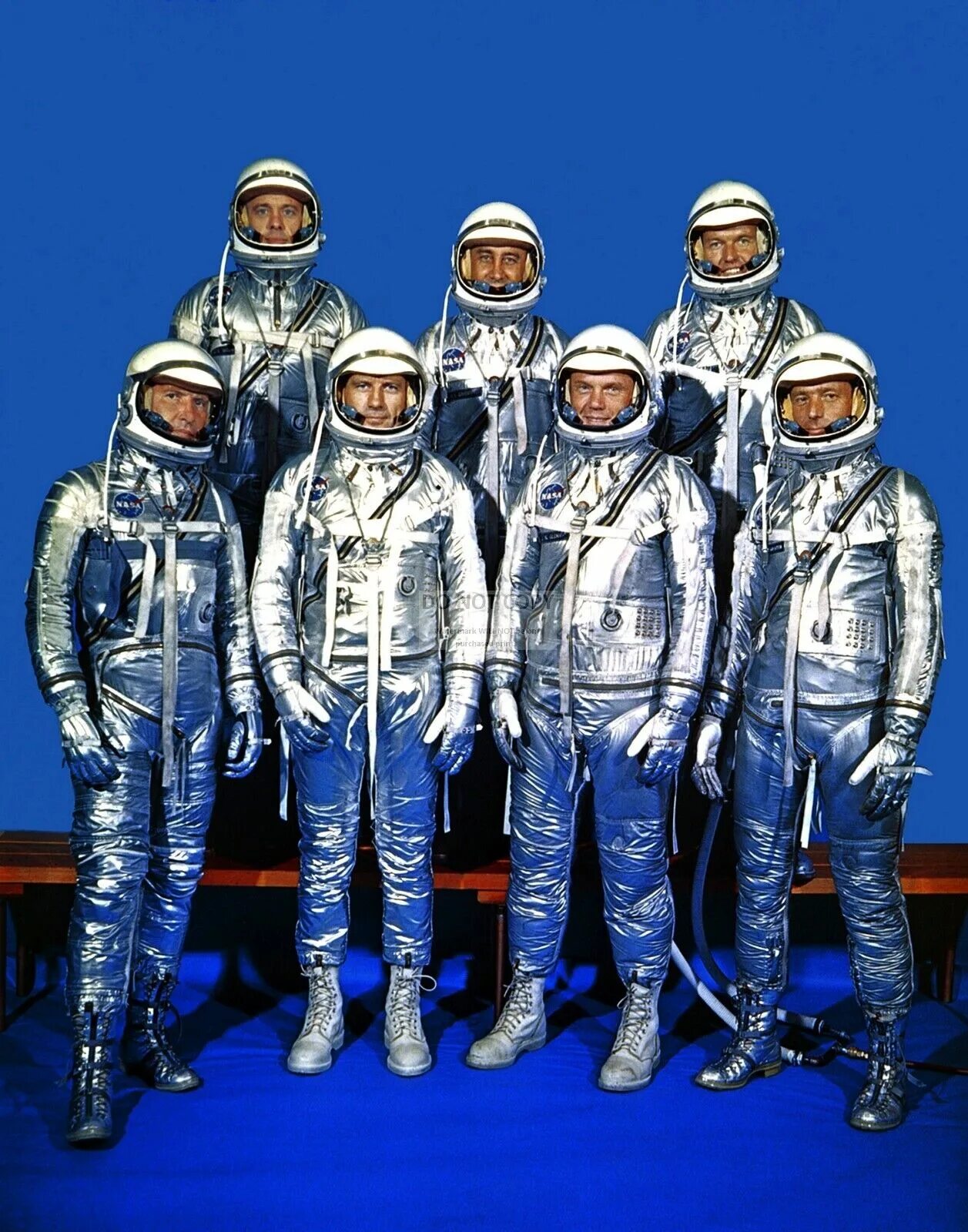 Как называются скафандры. Первый отряд астронавтов США. Первая семерка астронавтов Меркурий. Космический скафандр Меркурий. Скафандрах Navy Mark IV..