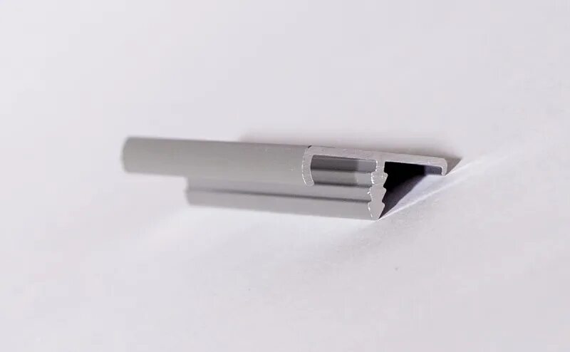 профиль 45/4 серебро, 5800 мм для рамочных фасадов. профиль для фасадов 16 мм. кромочный алюминиевый профиль для дсп 16. профиль торцевой для фасадов 18 мм, серия mona, l=3000 мм, алюминий, черный. профиль для фасадов 16 мм.