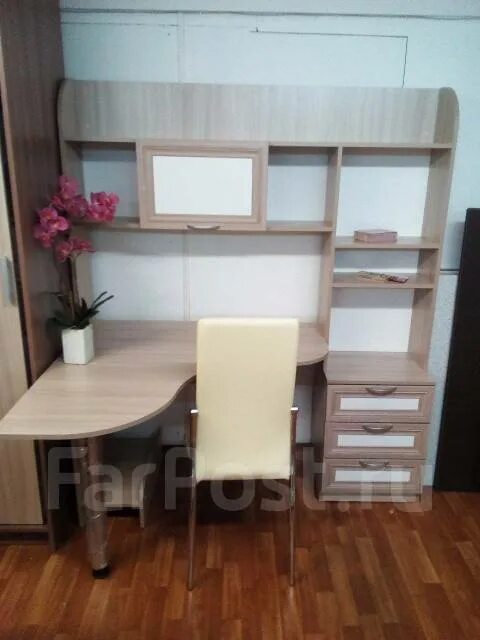 Купили 15 столов и 20