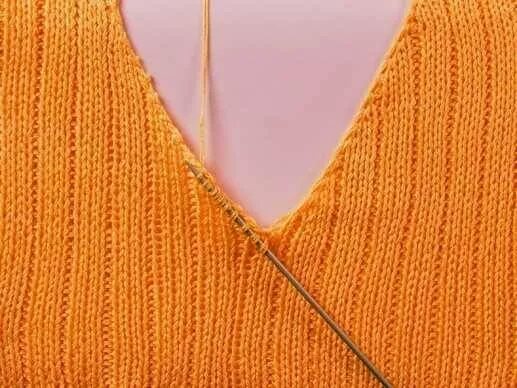 V образный вырез горловины спицами схема. Обвязка v образного выреза. Обвязка v образного выреза. В образная горловина спицами. V образный вырез горловины спицами для начинающих снизу.