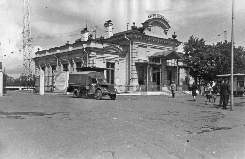 Московский вокзал нижний новгород старый. Царский павильон на московском вокзале нижний новгород фото. Московский вокзал нижний новгород в 19 веке. Старый вокзал нижний новгород. Вокзал новгород великий 19 век.