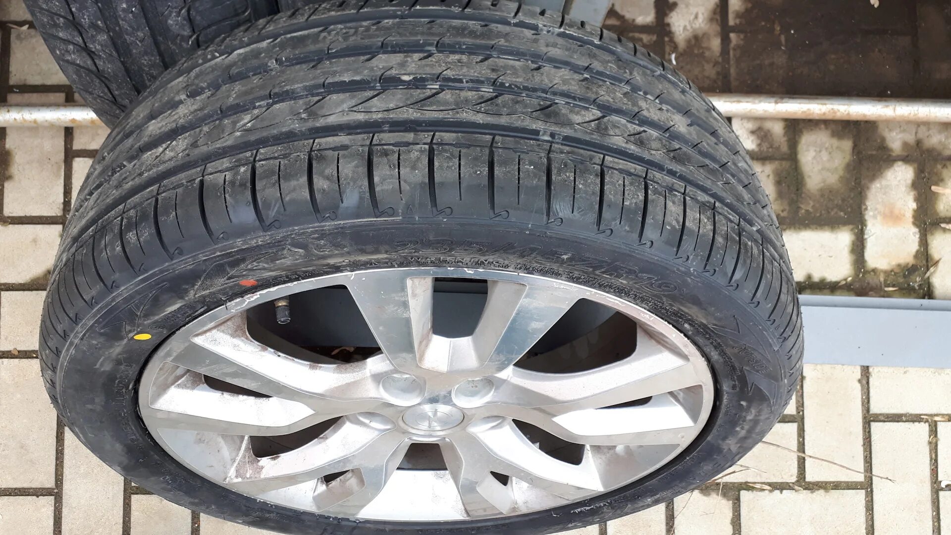 235/45 R19. 235/55 R19. Шины 235/45 r19. Шины 235 45 19.