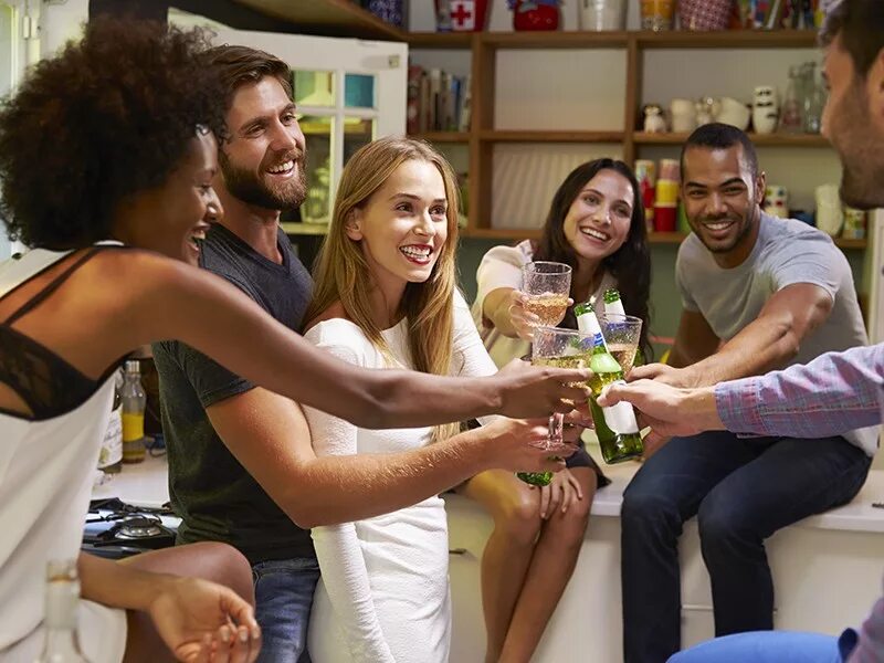 Меняются партнерами. Частная вечеринка студентов. Приватные вечеринки. Party at home. Поменялись с другом женами.