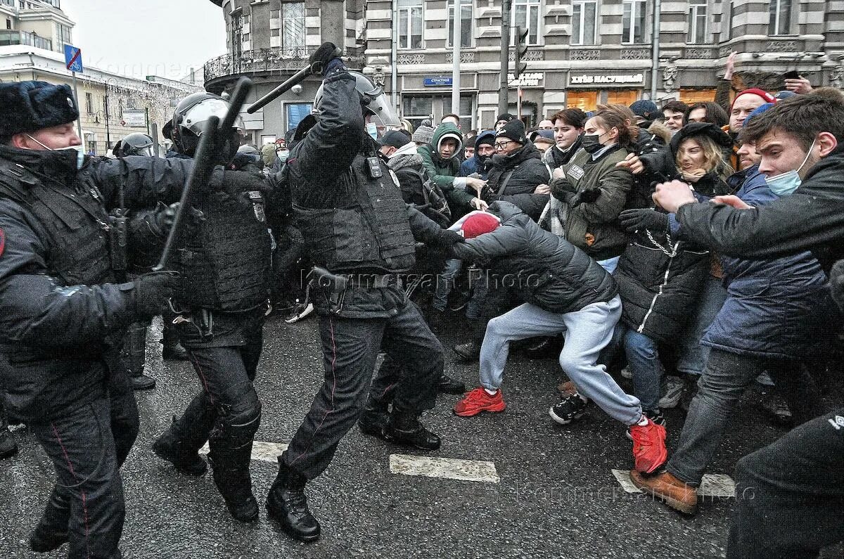 Помог тысячам людей. Митинг Навального 23 января 2021 Москва. Митинг в Москве. Несанкционированный митинг. Массовые беспорядки в Москве 2021.