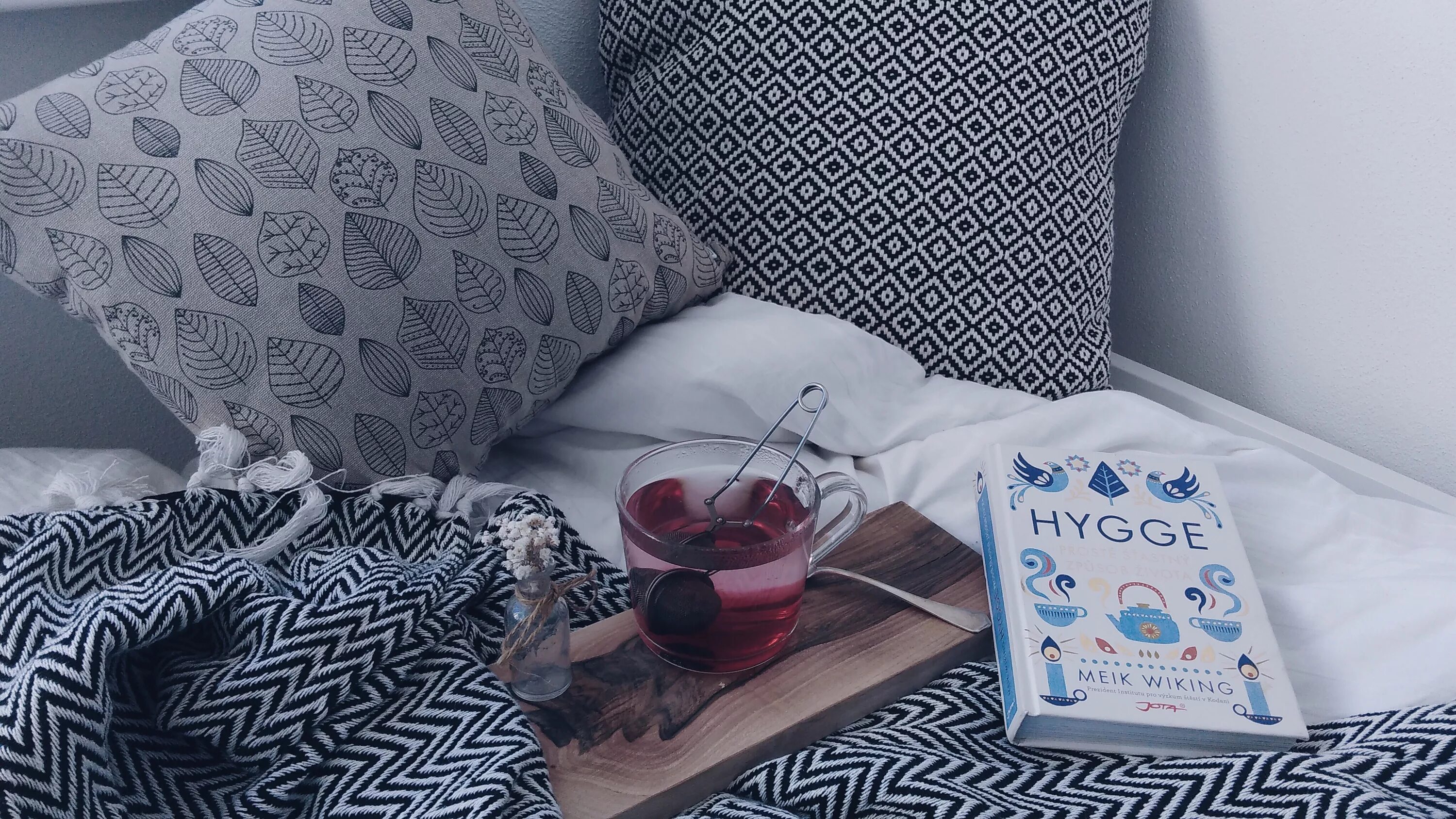 Hygge орджоникидзе. Hygge Grey e715. Хюгге Эстетика. Плед хугге. Хюгге интерьер.