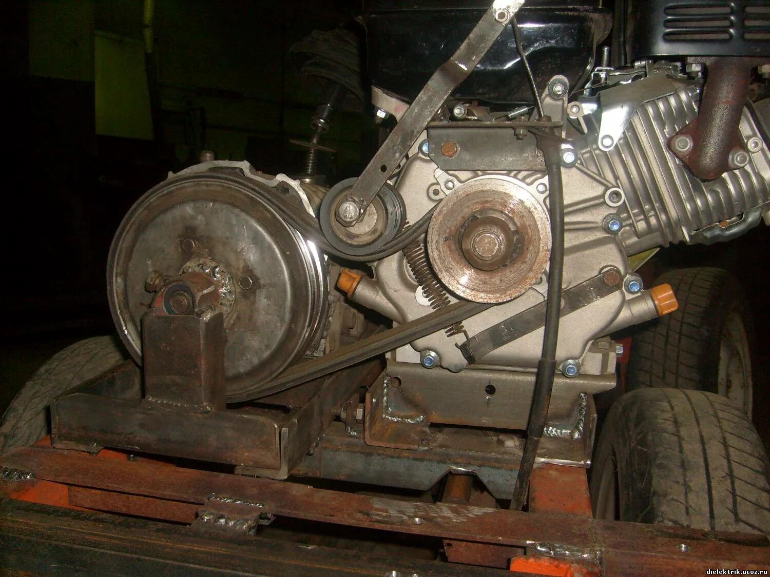 Минитрактор переломка уд2. Сцепление ваз на минитрактор. Сцепление на минитрактор переломка. Минитрактор с коробкой ваз 2106. Сцепление иж на минитрактор.