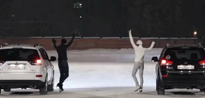 Скандинавский форсаж гонки на льду. Лексус 570д по льду. Танго машин на льду. Две машины на льду. Белая шевроле круз седан дрифт зимой.