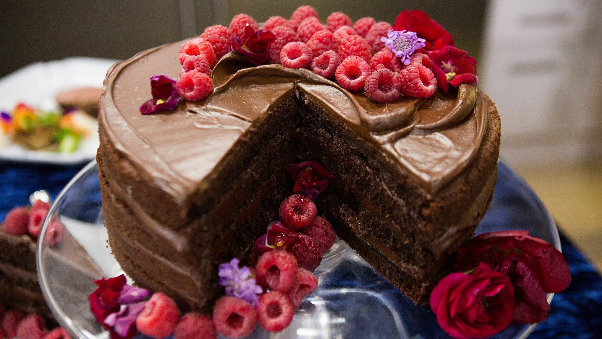 There is some cake. История происхождения шоколадного торта. Some Cake или a Cake. Женщина делает торт дома. 10 Рецептов тортов который может приготовить ребёнок.