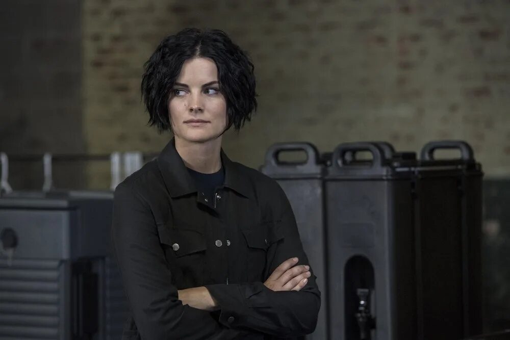 «слепое пятно» «blindspot». Откровенное слепое пятно. Эшли джонсон сериалы. Джейми александер слепая зона. Слепая зона сериал 2015–2020.