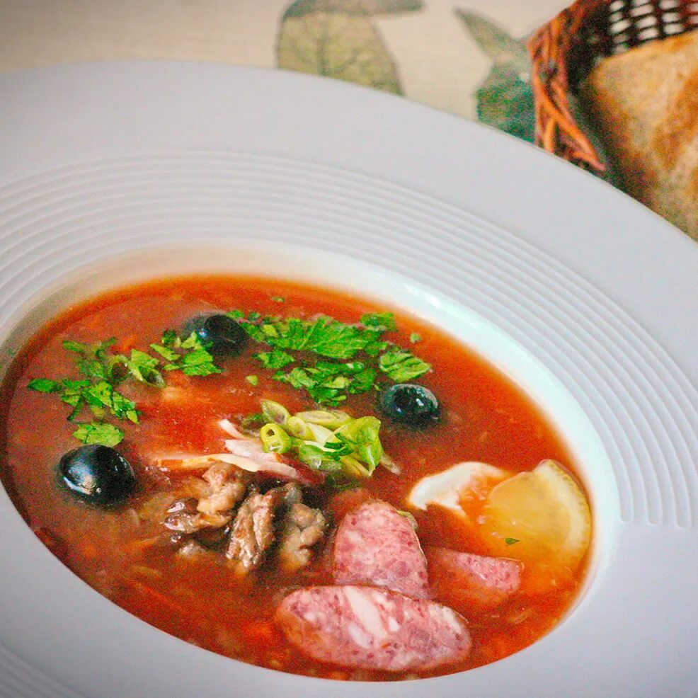 Солянка не суп. Солянка рыбная. Солянка по казански. Сборная солянка с маслинами. Солянка.