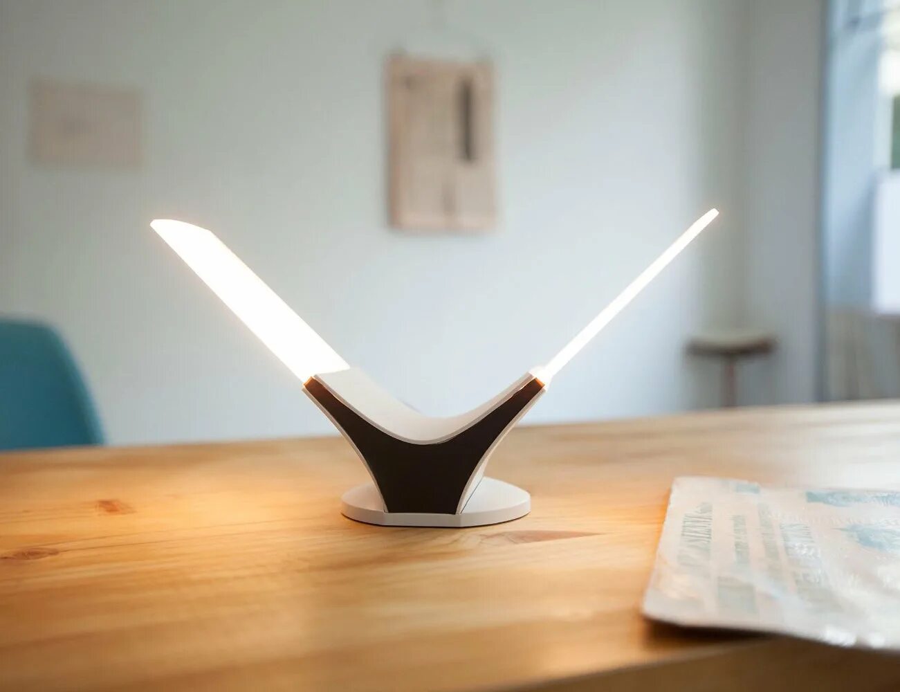 Светящиеся торшер для чтения. Colibri Nest on Lamp. Stylish Lamp. Любые фото где видно стол и крутую лампу. Where is lamp