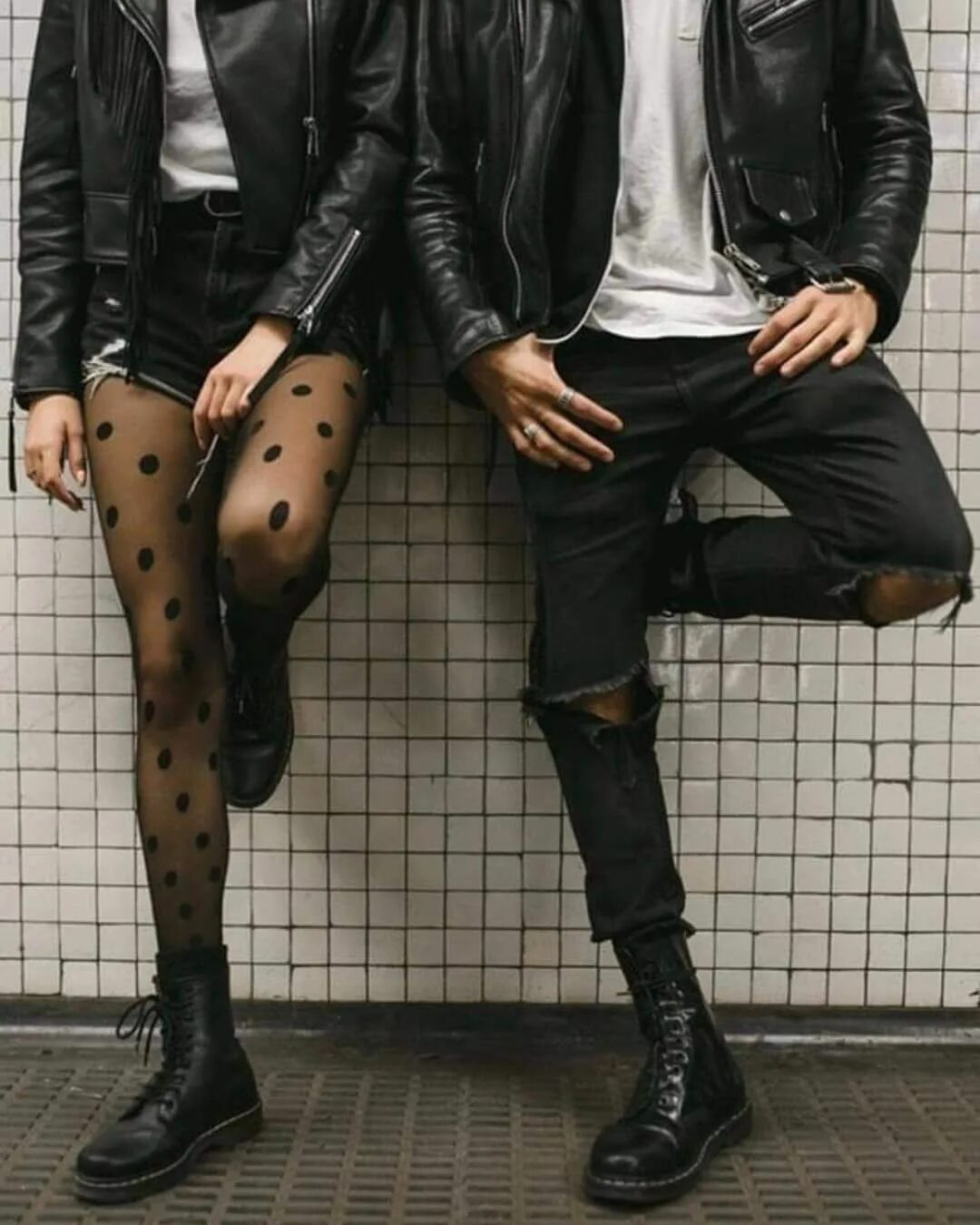 Пара кожаных. Dr martens с кожаной курткой. фотосессия пары в кожаных куртках. мартинсы и кожанка. dr martens vetements.