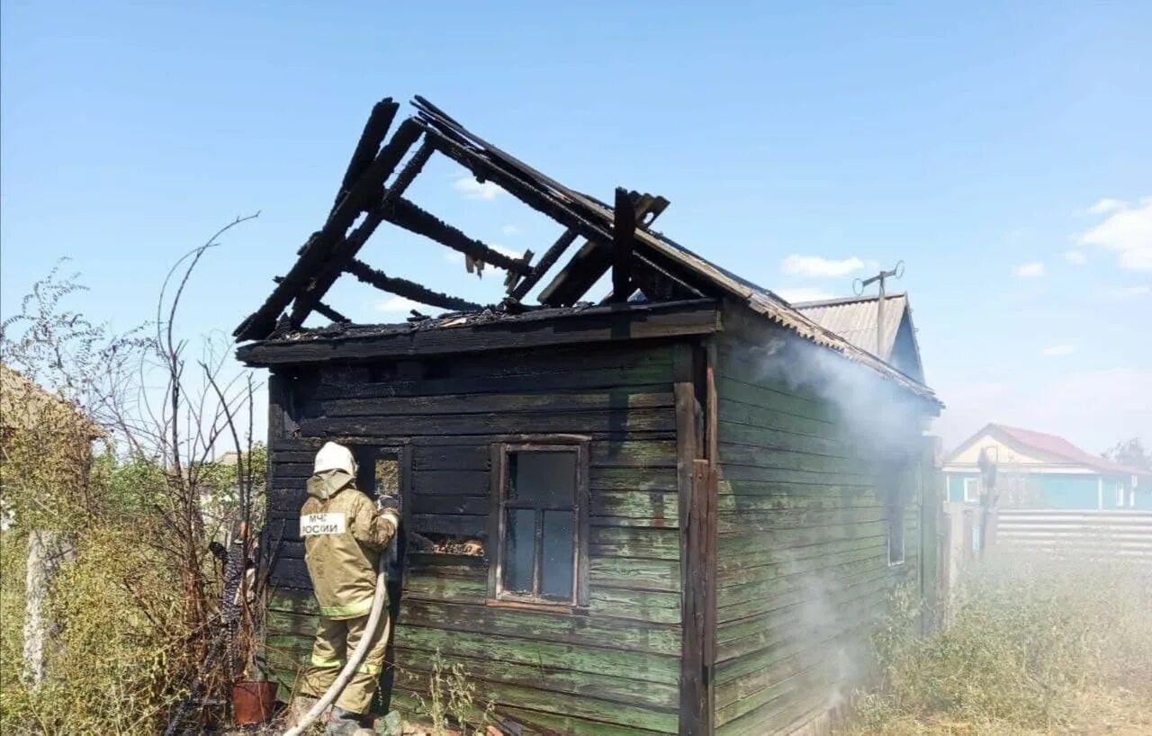 Погода садовое астраханской. Село Успенка Астраханская область Ахтубинский район. Ахтубинск село Успенка. Пожары в сельских населенных пунктах. Заброшенные деревни Астраханской области.