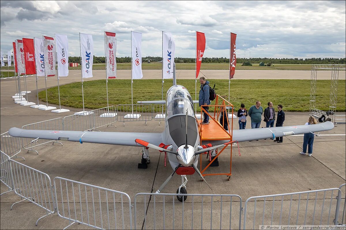 Учебно-тренировочный самолет УТС-800. УТС-800 самолет узга. УТС-800 кабина. Самолет УТС-800 узга учебно-тренировочный кабина. Утс 800