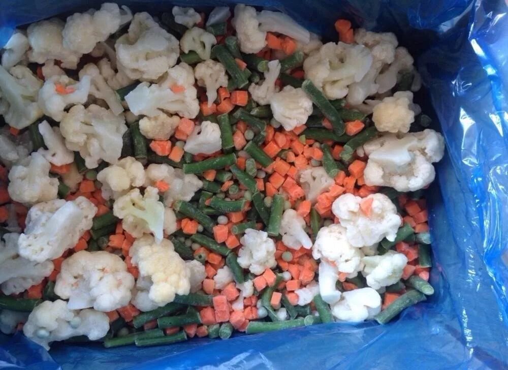 Овощная смесь состоит из горошка и морковки. Смесь овощей капуста. смесь овощная &quot;деревенские овощи с грибами&quot;замороз. смесь 8 овощей. смесь европейская (брокколи, цветная, морковь) 1 кг.заморозка.