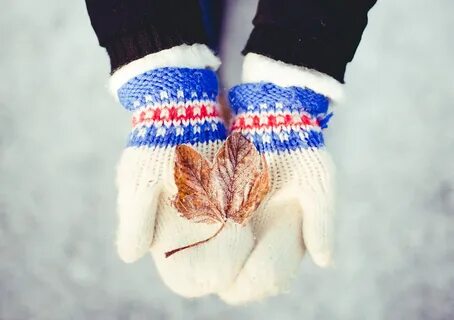 Надела варежки