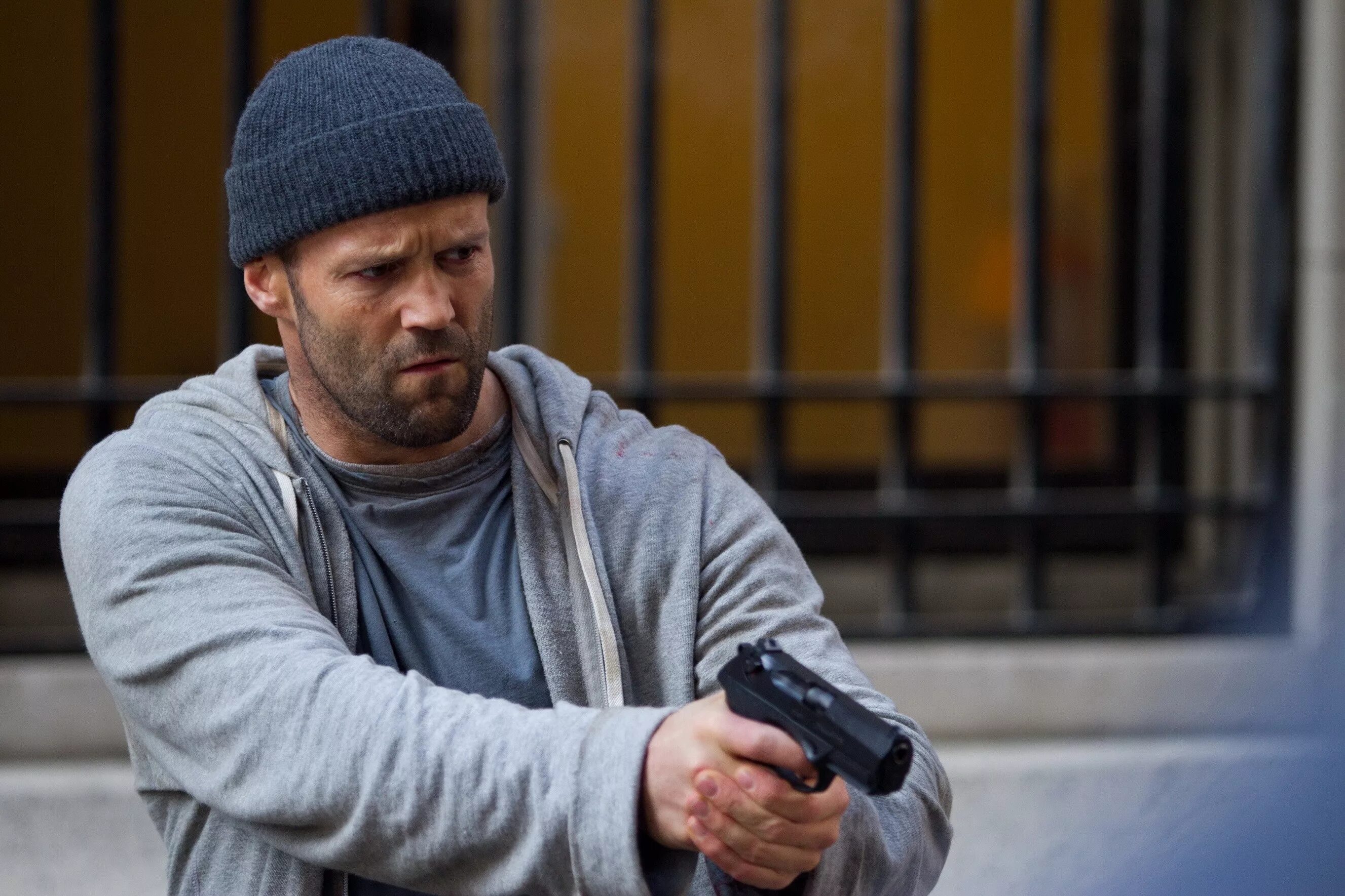 Statham belstaff. Без компромиссов 2011. Джейсон стэтхэм форсаж 1. Стэтхэм 1998. Джейсон стэтхэм боевик.