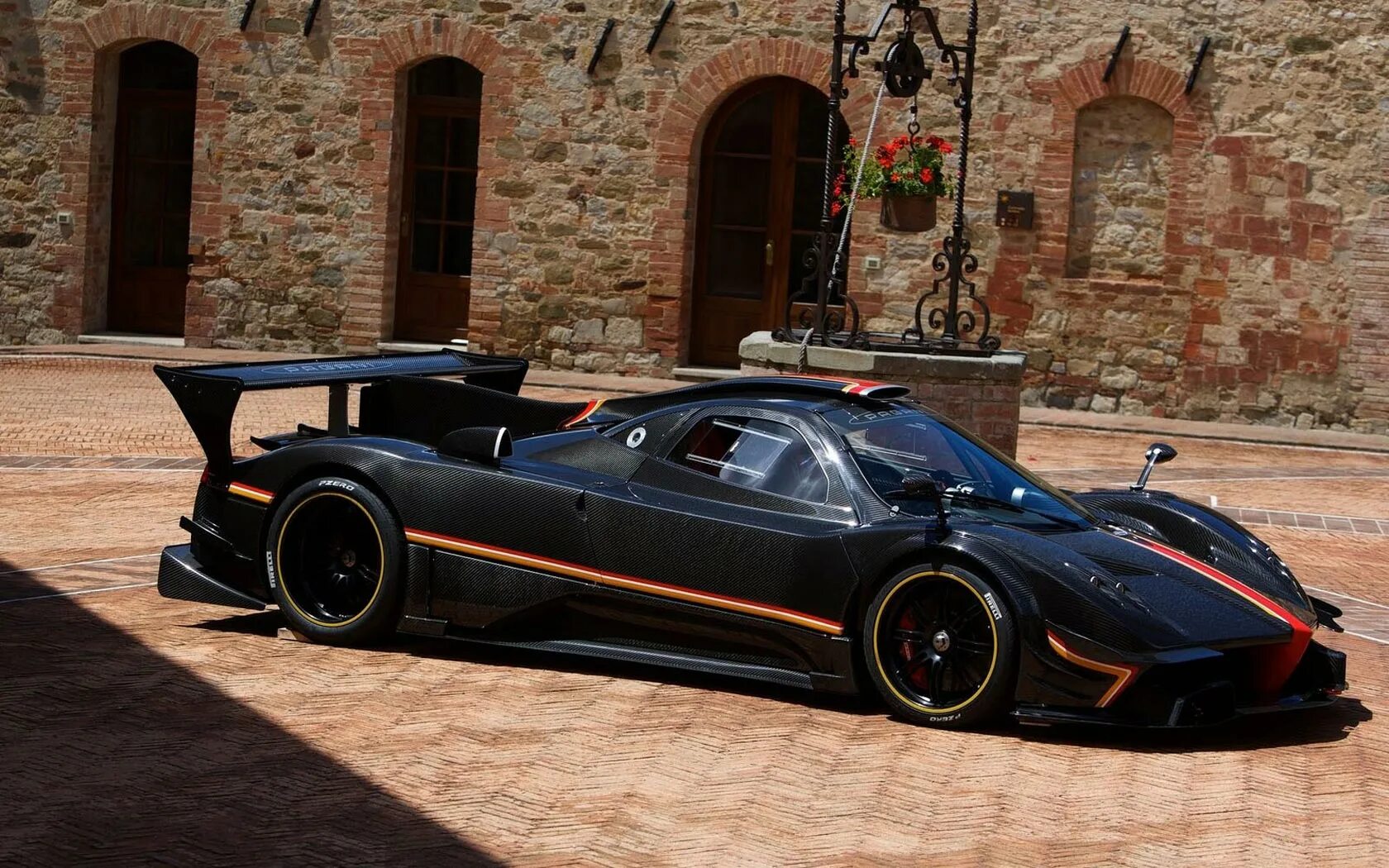 Паганини машина. Pagani Zonda r 2020. Спорткар Пагани зонда р. Pagani Zonda Black. Pagani Zonda r 09.