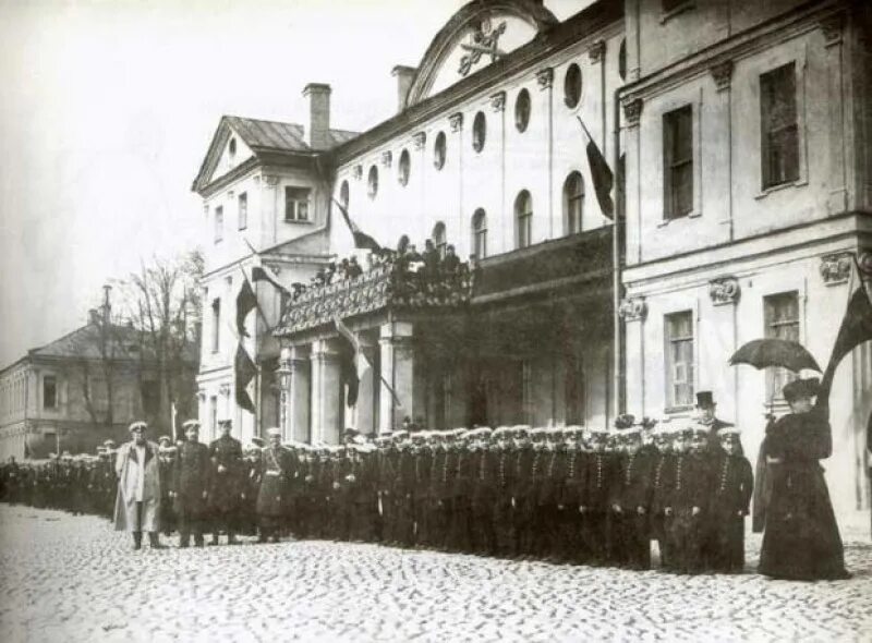 Военное учебное заведение в 1732. Кадетский корпус в Петербурге 1732. 1732 Г. - В Петербурге открылся первый в России кадетский корпус. Шляхетский кадетский корпус 1731.