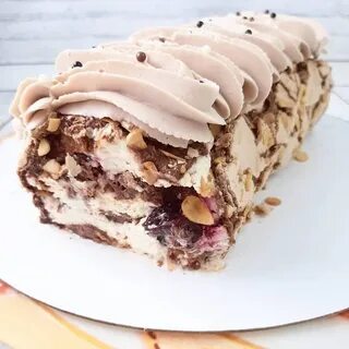 Рулет сникерс рецепт с карамелью и орехами
