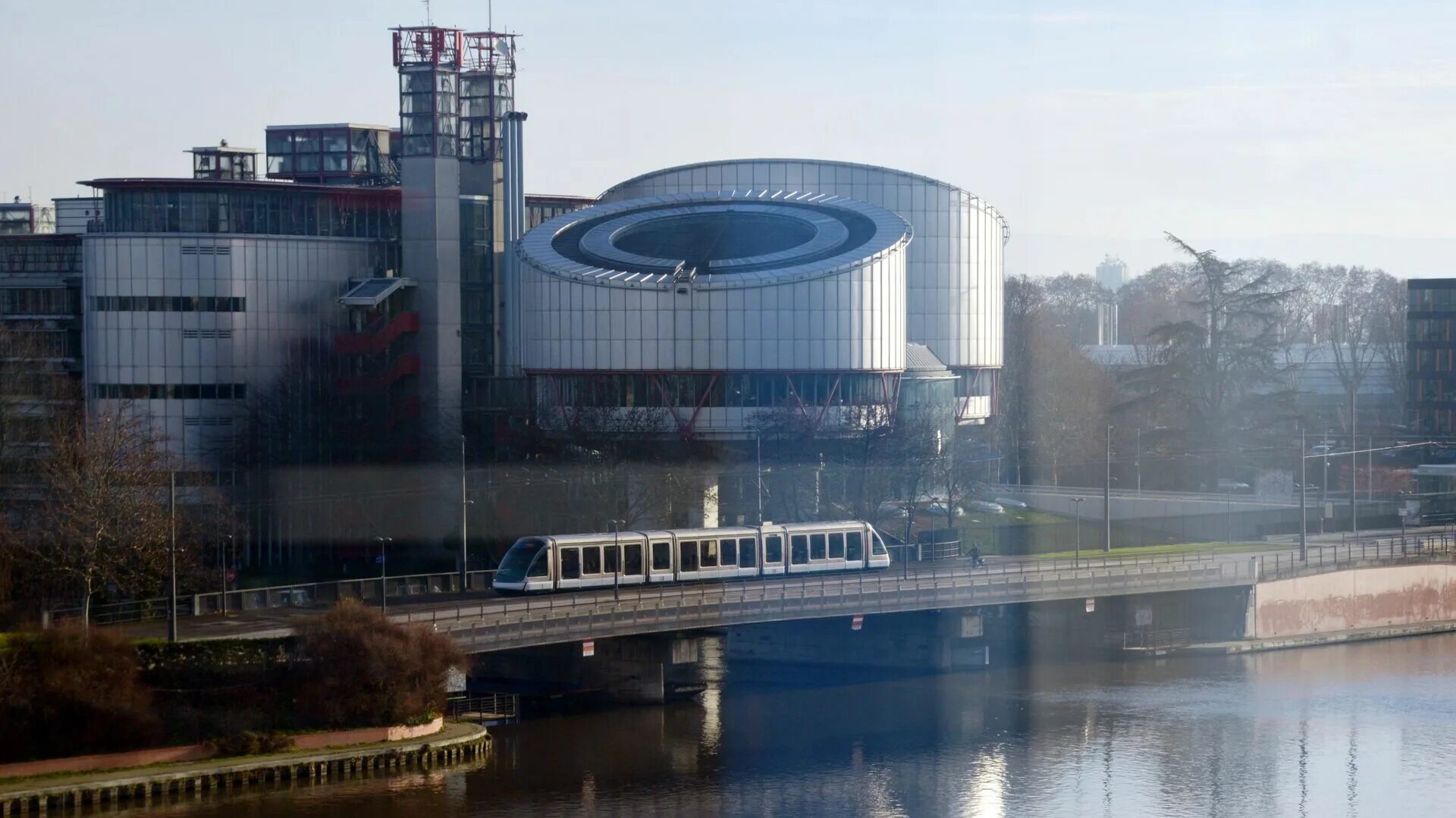 Европейский суд по правам человека в Страсбурге. Здание европейского суда по правам человека в Страсбурге. Страсбург Франция ЕСПЧ. Дворец прав человека ЕСПЧ Г Страсбург.