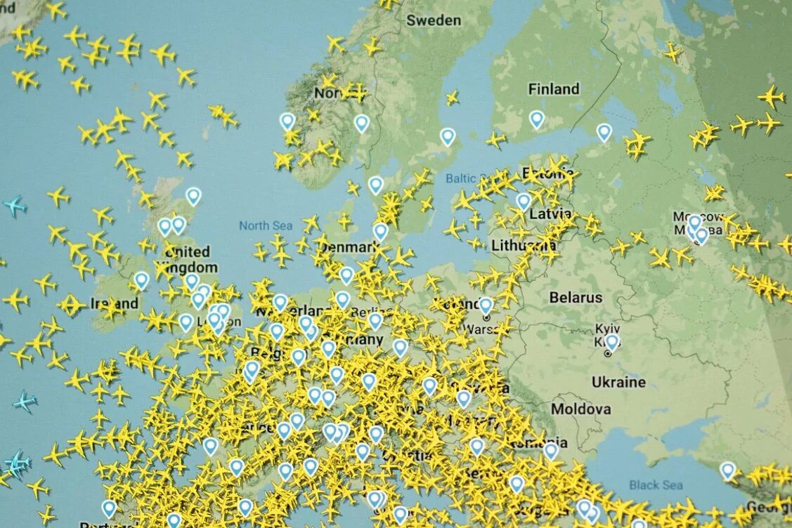 Карта пролета. Карта полётов самолётов. Карта полёта самолётов в реальном времени. Самолеты на карте в реальном полете. Схема полетов самолетов в реальном времени.