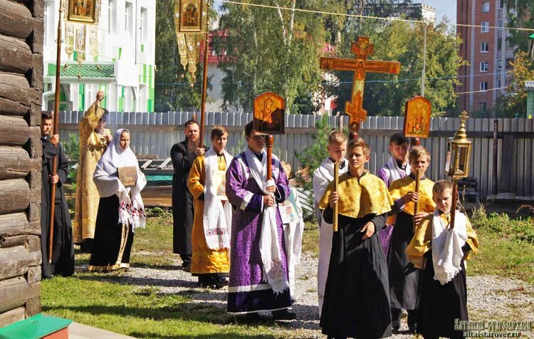 Русская община томск. Крестный ход у старообрядцев. Крестный ход в Томске. Крестный ход на Пасху Томск старообрядцы.