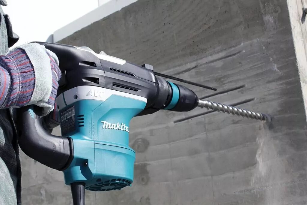 Взять перфоратор. Makita hr4013c. Makita HR 4013. Перфоратор Makita hr4013c. Перфоратор Макита сверление.