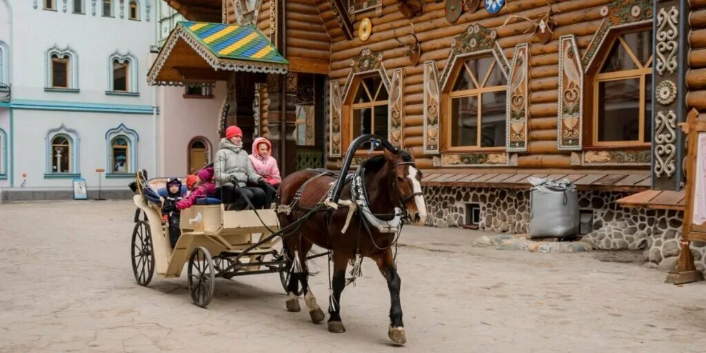 Аллея кск. Конный двор Измайлово Главная аллея 4. Конный двор Измайлово лошади. Конный двор Измайлово Москва. Конный двор Сергиев Посад музей.