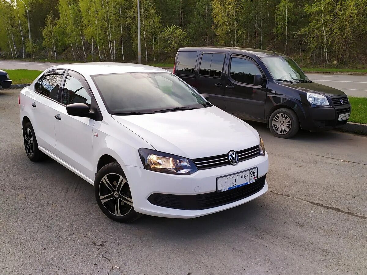 Купить поло седан воронеж. Volkswagen Polo 2011 белый. Фольксваген поло 2011 года. Фольксваген поло 2011 белый. Фольксваген поло седан 2011.