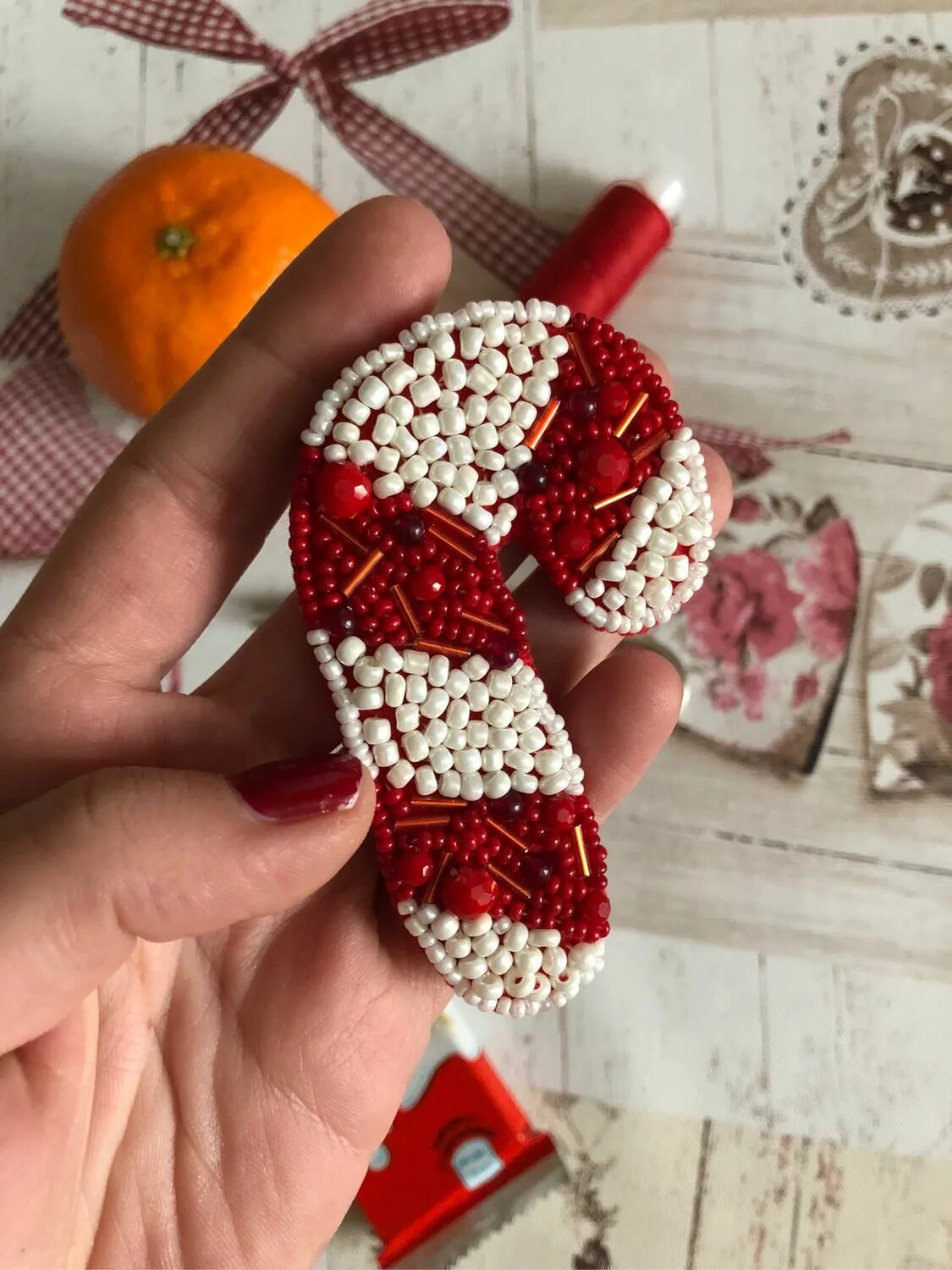 Как сделать леденец из бисера. Как сделать леденец из бисера. Брошь из бисера конфетка. Как сделать леденец из бисера. Новогодний леденец из бисера.