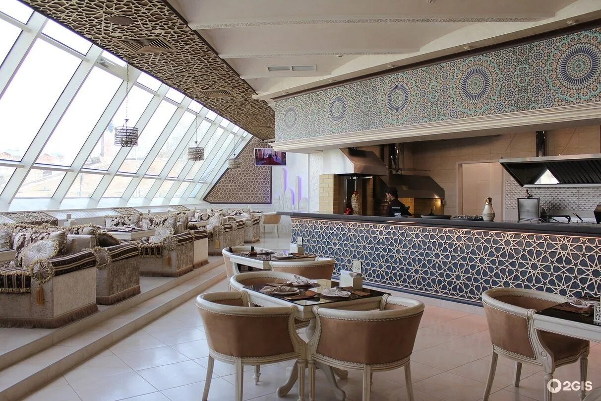 Халяльные рестораны в москве. Интерьер кафе в восточном стиле. Халяльные рестораны в москве. Ресторан умма москва. Ресторан чайхана.
