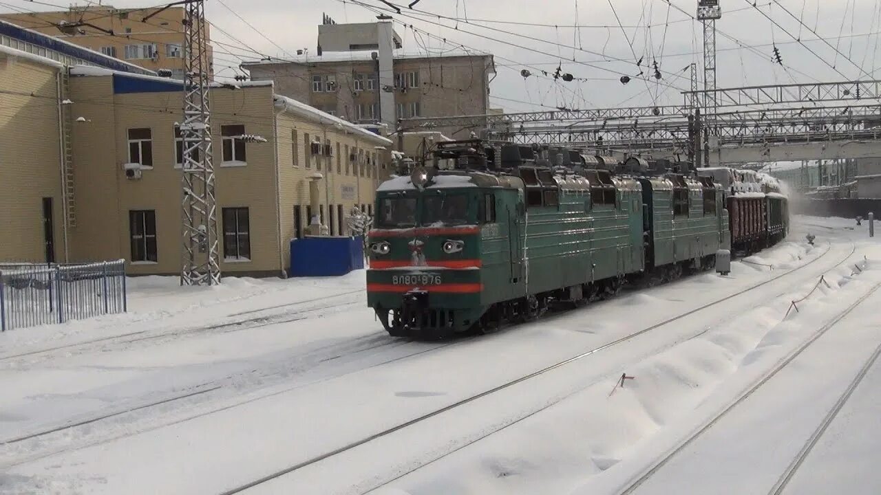 Вл80т 1823 авария. Вл80т 1823. Вл80т 1823 Львов. Вл 80 т 1473. Электровоз с грузовым поездом 885