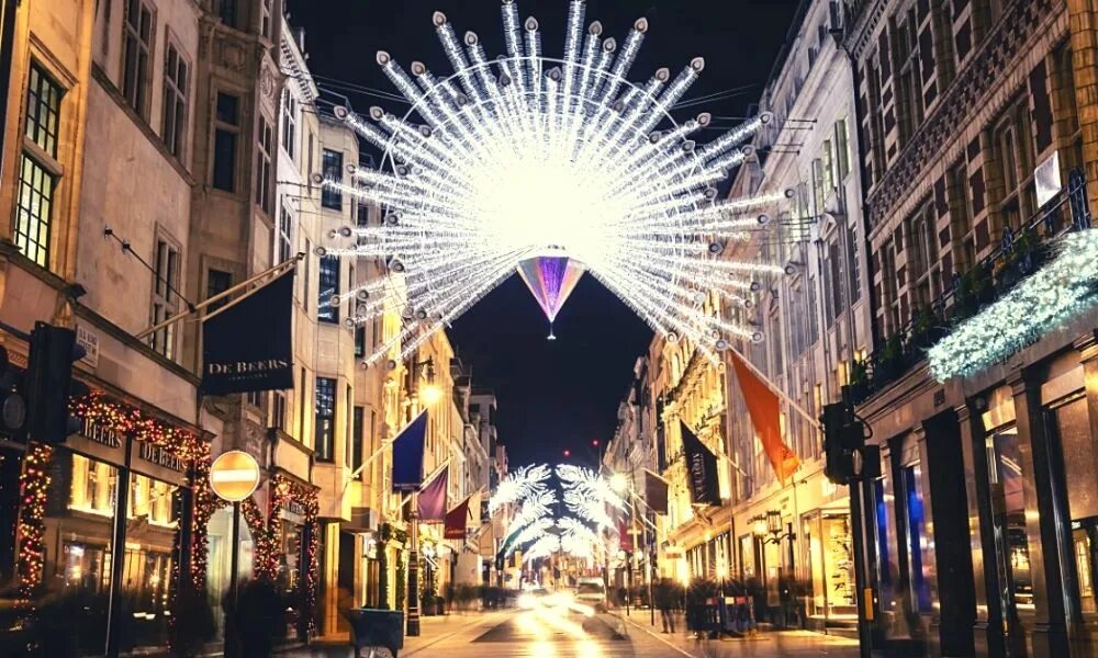 Бонд стрит Лондон. Лондон Рождественские огни. Рождество в Лондоне. Lighted Streets in Easter London. London lights