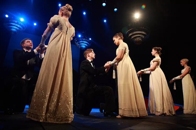 Концерт по случаю конца света. Фраскита театр музыкальной комедии. Концерт по случаю конца света. Елена воробей 2022. Спектакль света.