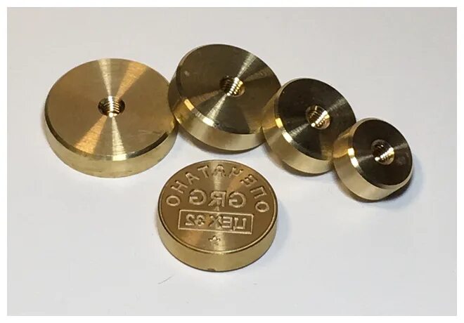 Заготовки штампов. Штампы для холодной штамповки металла. Вырубной штамп матрица и пуансон. Болванка для печати. Матрица и пуансон для штамповки.