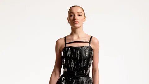 Phoebe Dynevor 2021 Critics In 3840x2160 Resolution. 