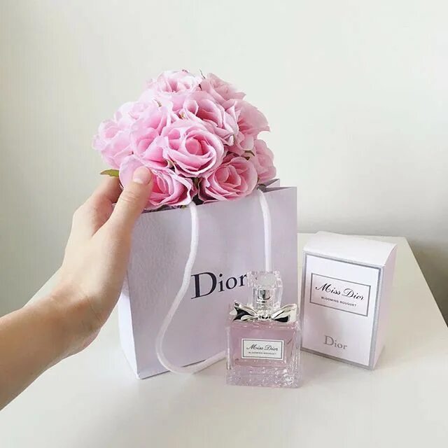 Купить диор букет. Dior Miss Dior Blooming Bouquet 5 ml. Miss Dior Blooming Bouquet (2023) Dior. Диор блоссом букет. Miss Dior Cherie 5ml.