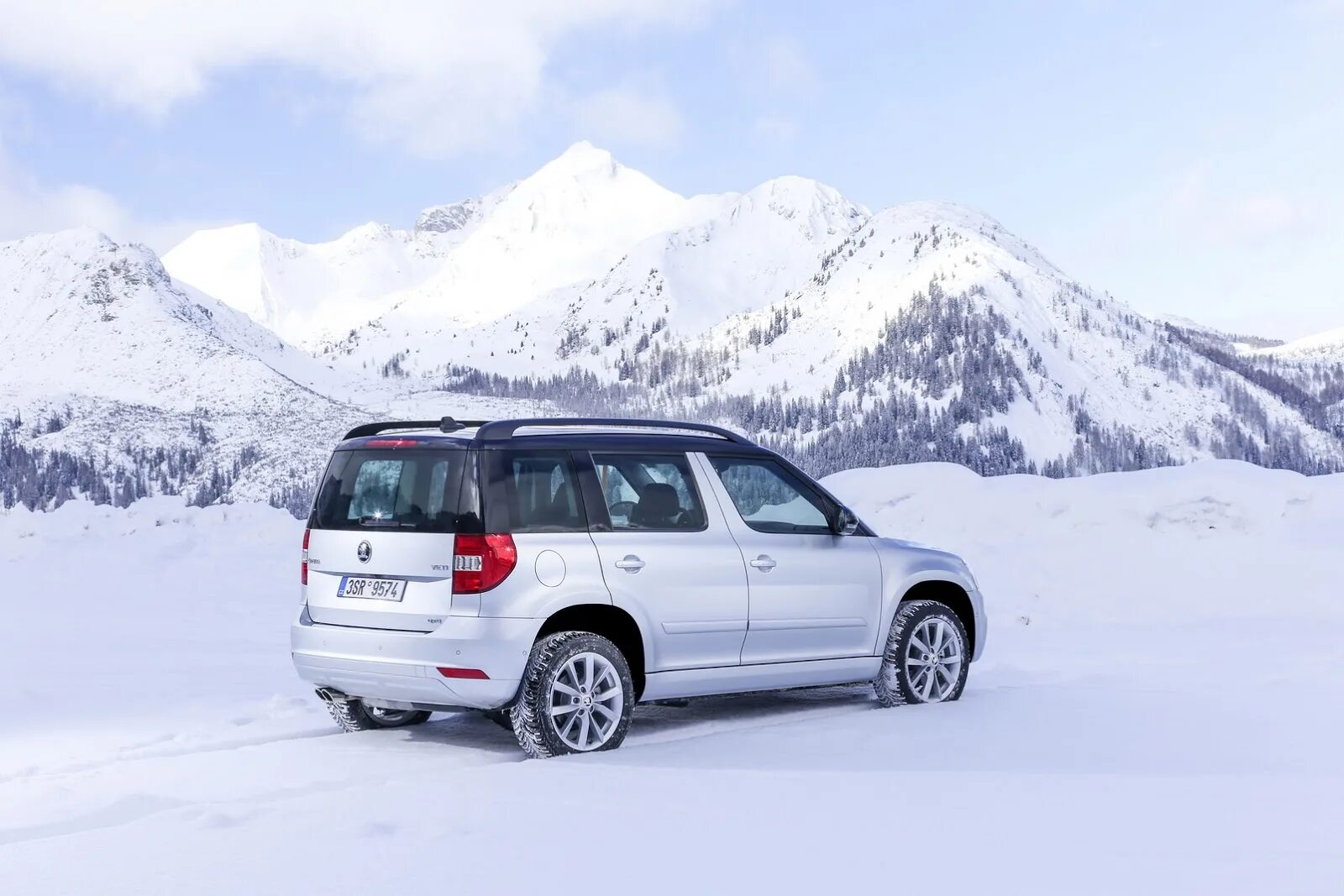 Skoda Yeti 2015. Шкода Йети 1.8 полный привод. Шкода Йети 2016 полный привод. Шкода етти полный привод белый.