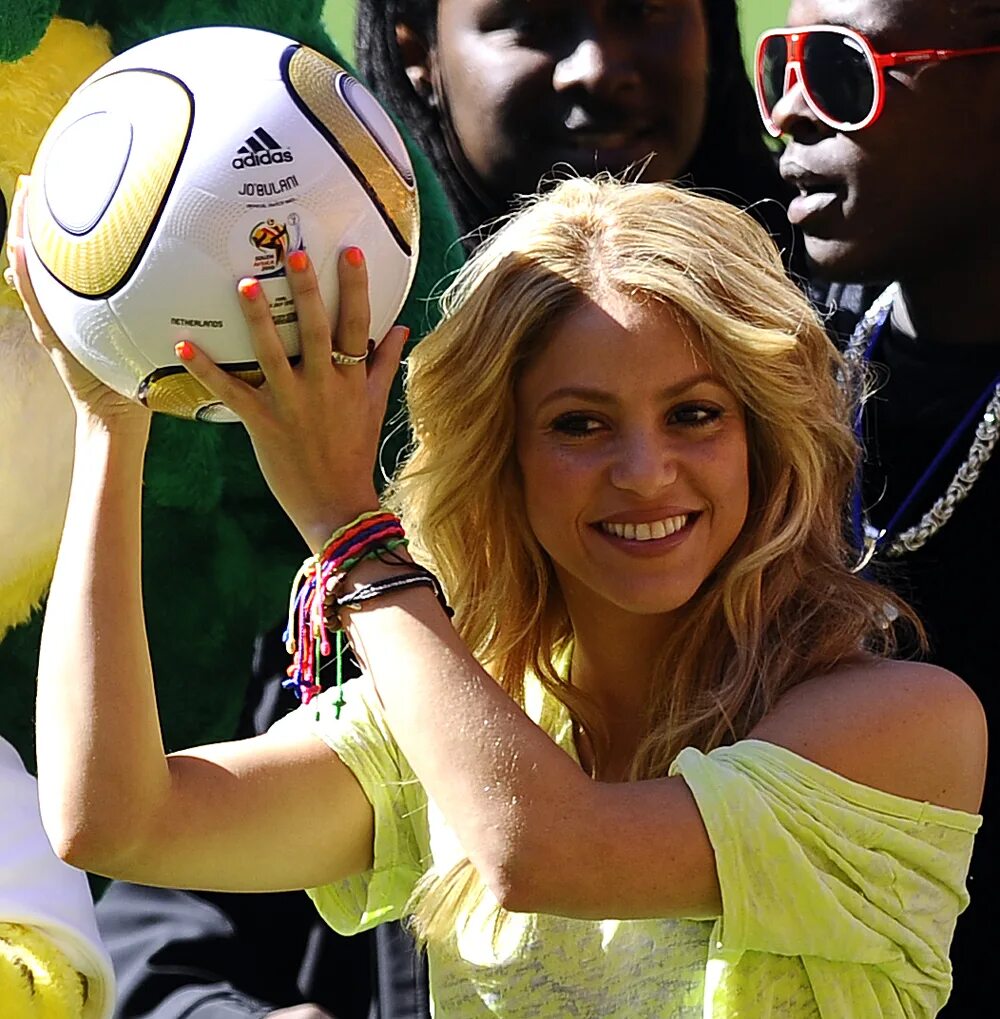 Shakira africa. Shakira 2010 Waka Waka. Вака Вака Африка. Shakira 2010 World Cup.