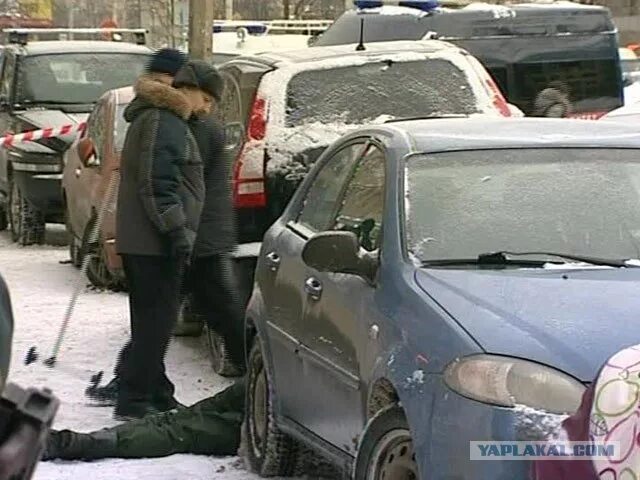 Ограбление инкассаторов в Санкт-Петербурге на Ленинском проспекте. Нападение на инкассаторов СПБ. Ограбление инкассаторов на Ленинском проспекте. Нападение на инкассаторов в Москве. Совершено нападение на инкассаторов