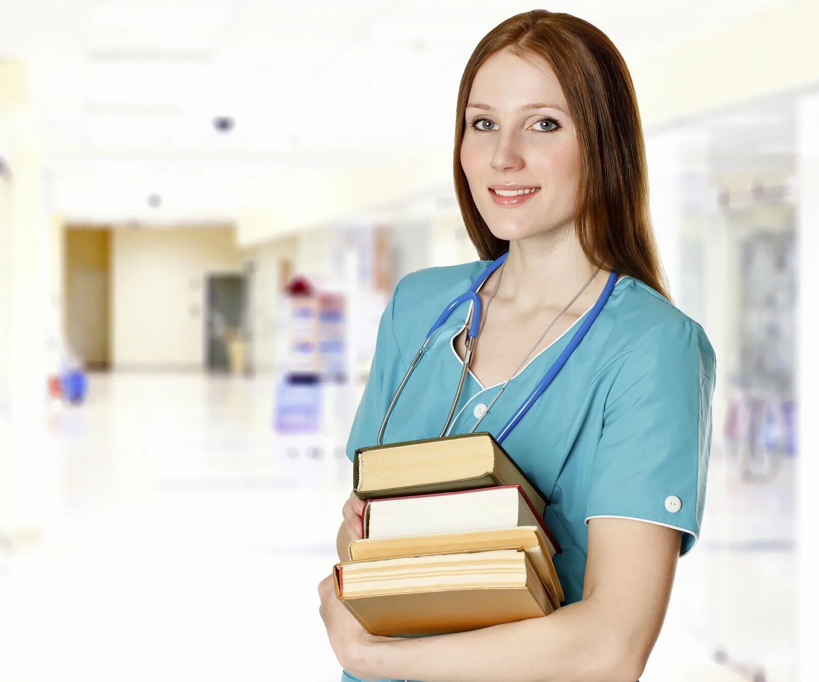 Читать врач и студентка. Книги про врачей. Образование медсестры. Медсестра с книгой. Медсестра учеба.