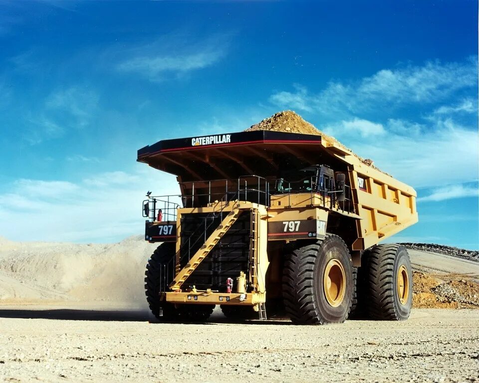 Самосвал Caterpillar 797f. Карьерный самосвал Caterpillar 797f. БЕЛАЗ Катерпиллер 797. Катерпиллер грузовик карьерный. Самая большая машина фото