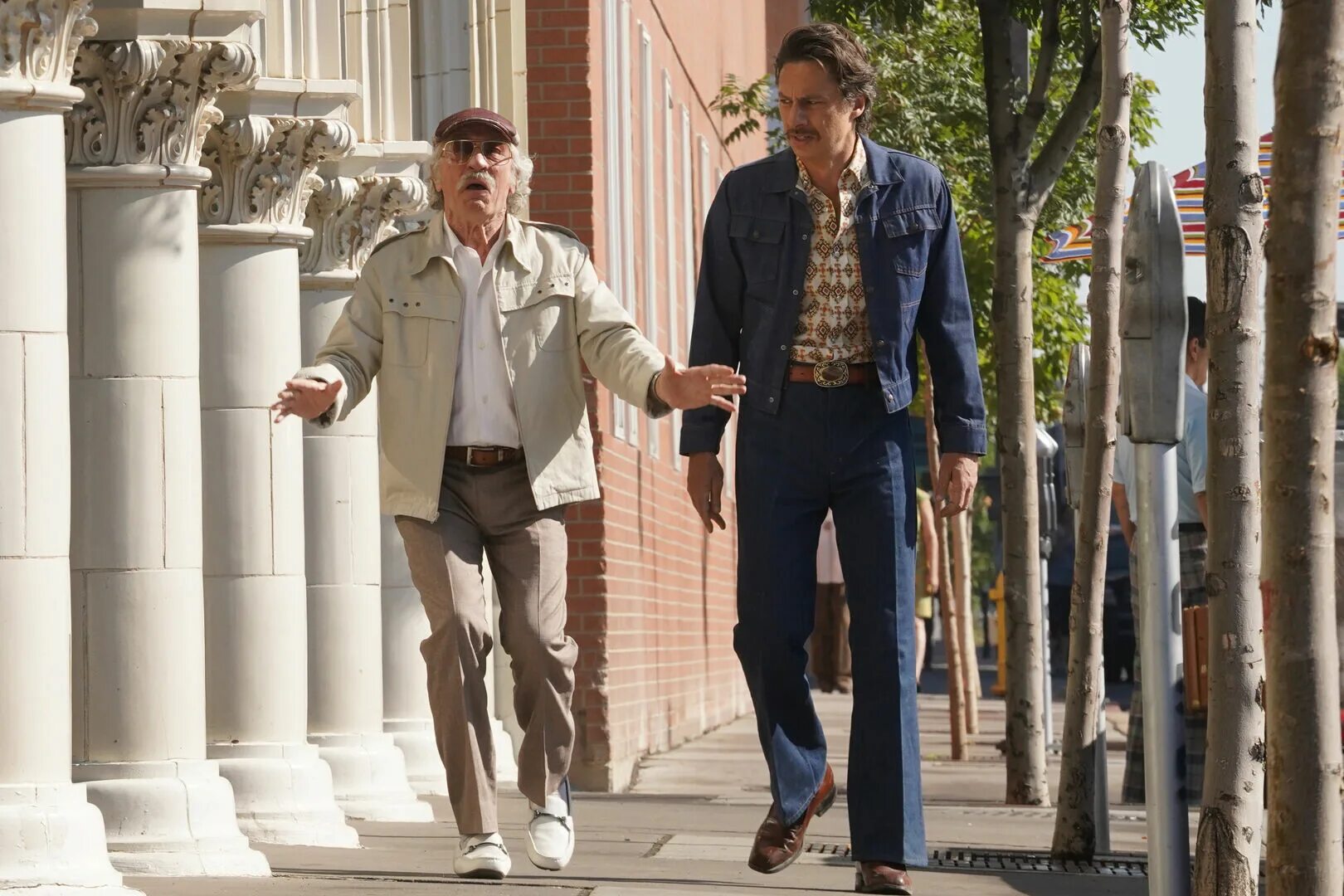 Комедии с робертом де ниро. Роберт де ниро 2020. Роберт де ниро фильм дедушка против внука. Афера по-голливудски фильм 2020. Роберт де ниро афера.