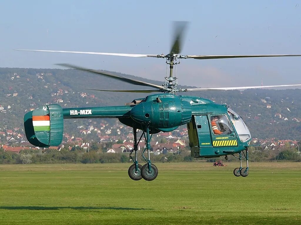 Где нужен вертолет. Sikorsky mh-53e. Ка-26 вертолёт. Вертолетный гольф. Площадка для вертолета.