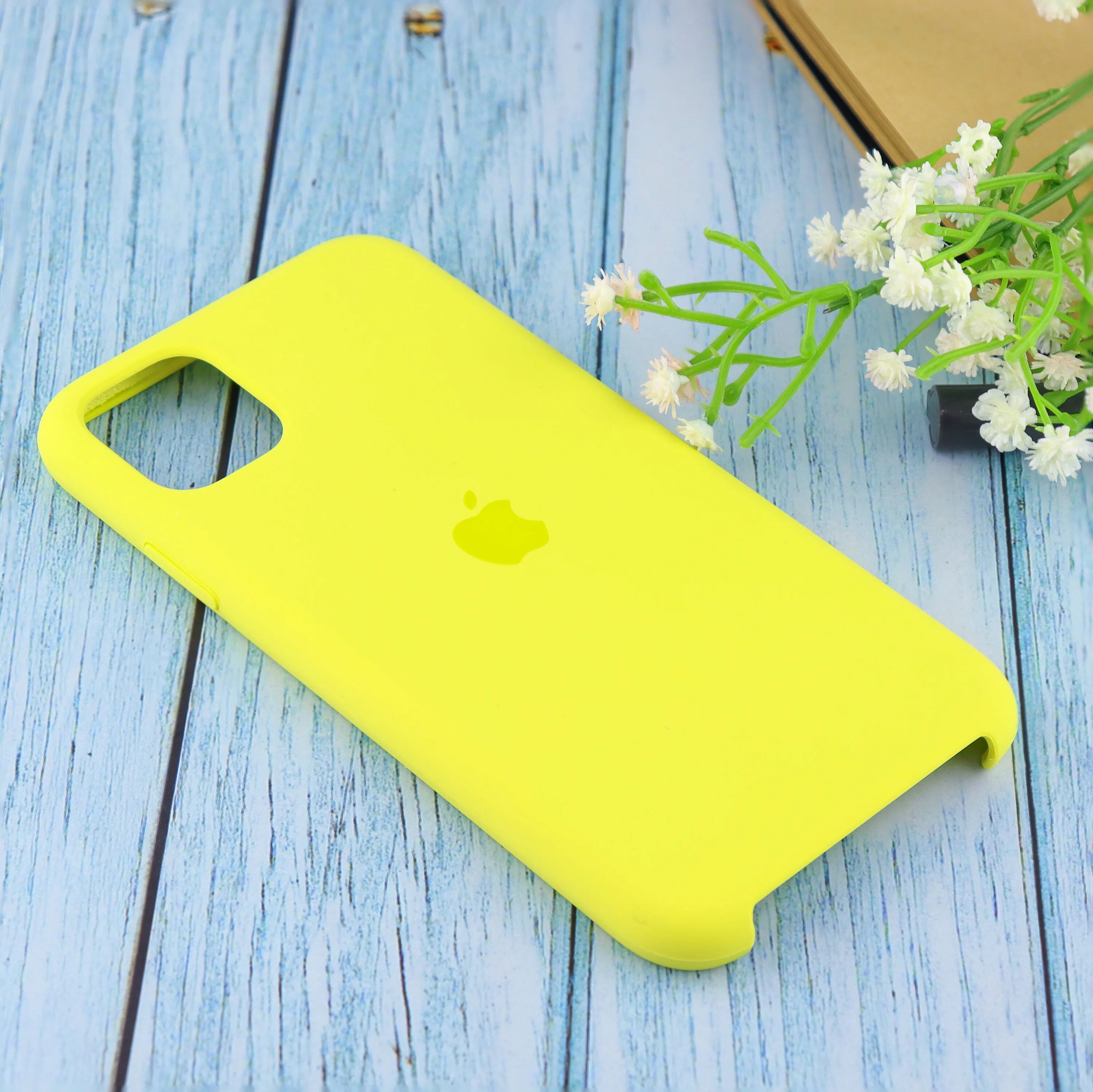 Чехол 12 pro оригинал. Чехол Apple iphone 11 Silicone Case. Silicone Case iphone 13 желтый. Чехол Silicone Case для iphone 11. Чехол Apple 11 Pro Silicone Case желтый.