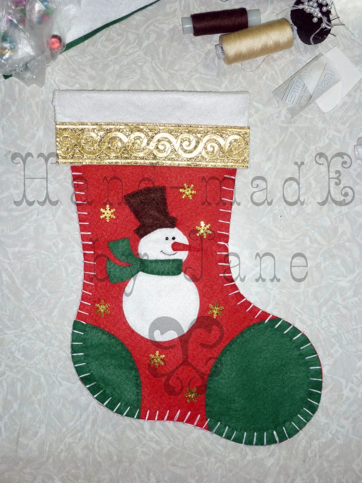 Новогодний сапожок для подарков садик. Сапожок для подарков. Новогодний сапог. Объемные валенки из бумаги. Как сделать сапог из картона.