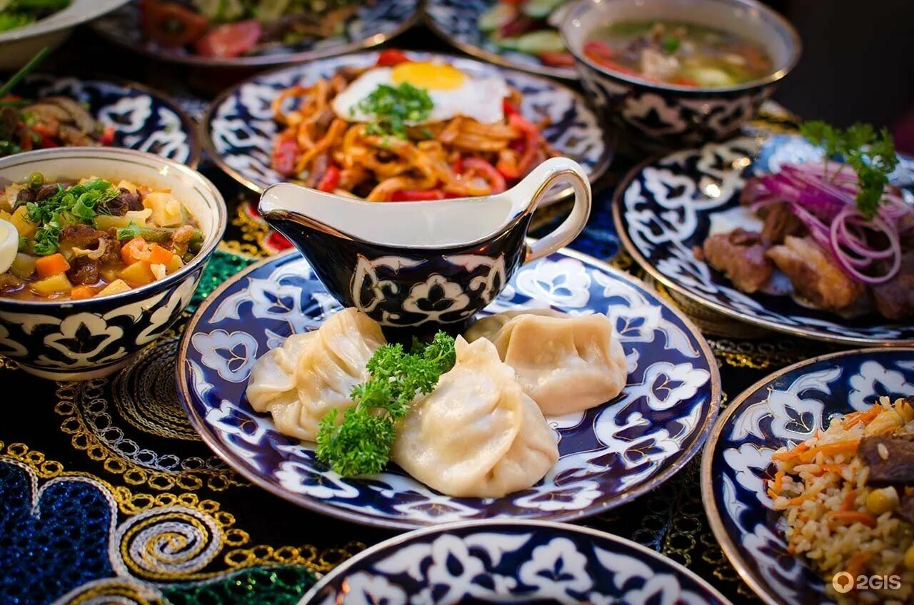 Плов узбекский чайханский. Восточная кухня плов чайхана. Национальное блюдо узбекистана. Плов ташкентский. Плов узбекский дастархан.