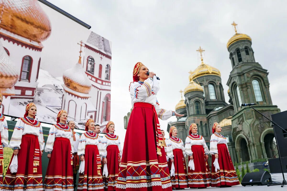 Празднования в России. Праздники России. Праздники России фото. Празднование дня России картинки. Праздники отмечаемые 12 июня